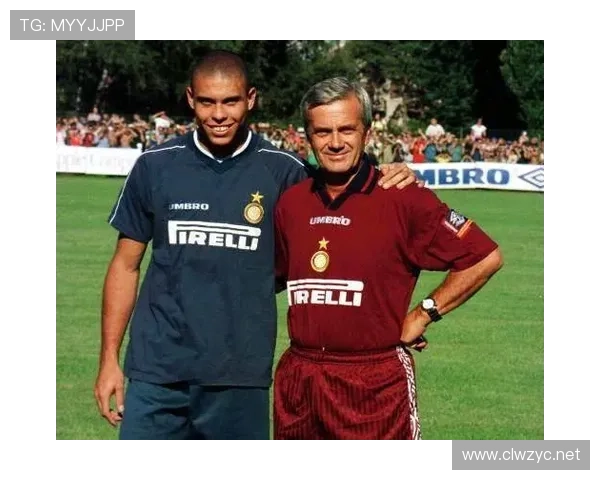 伊布吃个饭都得配十几道菜，真是活成了外星人啊！